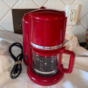 Like new KitchenAid 4cup Compact Coffee Maker KCM055ER3 empire RED Works perfect